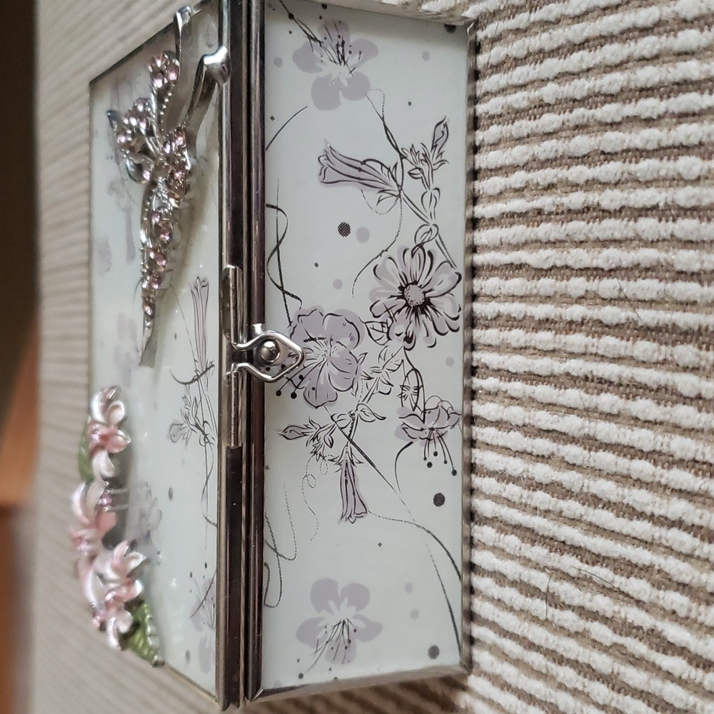 Jewelry Box - Picture 2 of 4